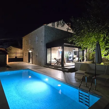 Villa Angelina - Design Stone House In Markovac Višnjan